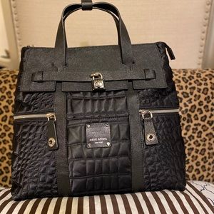 Large Henri Bendel 💥convertible bag pack💥